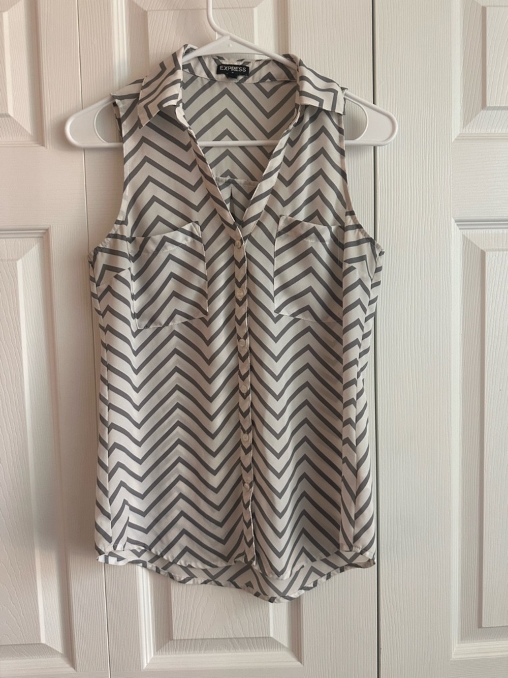 Express Sleeveless Chevron Button-Front Top in White and Gray